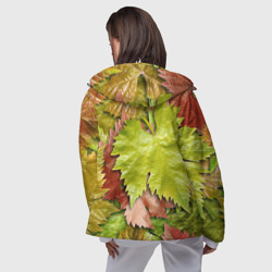 Ветровка с принтом Осенние листья клёна — паттерн для женщины, вид на модели сзади №3. Цвет основы: белый