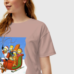 Женская футболка хлопок Oversize Новогодняя семейка Симпсонов в санях запряженных собакой - фото 2