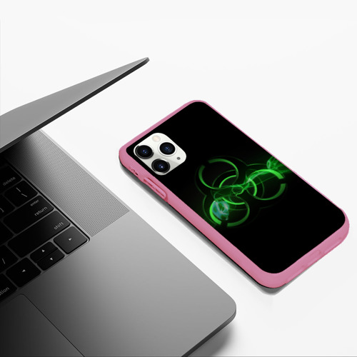 Чехол для iPhone 11 Pro Max матовый Радиация - зелёный знак, цвет малиновый - фото 5