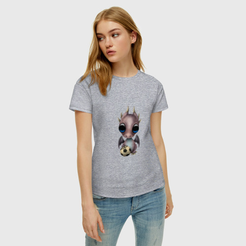 Женская футболка хлопок с принтом Футбол - Дракон, фото на моделе #1