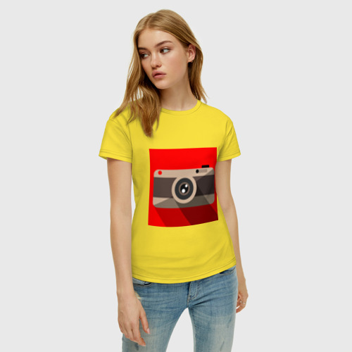 Женская футболка хлопок с принтом Фотоаппарат flat, фото на моделе #1