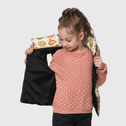 Жилет с принтом Губы и цветы поп арт хиппи для ребенка, вид на модели спереди №3. Цвет основы: черный