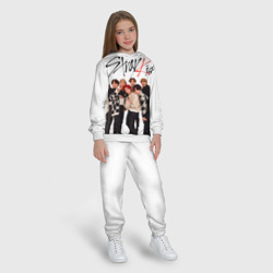 Костюм с принтом Stray Kids white background для ребенка, вид на модели спереди №3. Цвет основы: белый