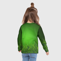 Лонгслив с принтом Леопард на фоне травы для ребенка, вид на модели сзади №3. Цвет основы: белый