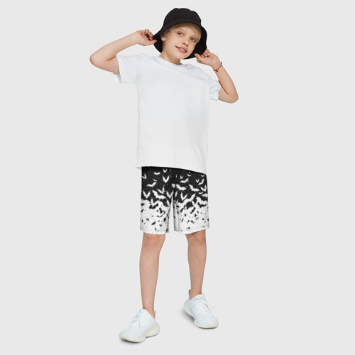 Детские спортивные шорты 3D с принтом Black and white bat pattern, фото на моделе #1