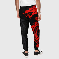 Брюки с принтом Японский дракон для мужчины, вид на модели сзади №2. Цвет основы: черный