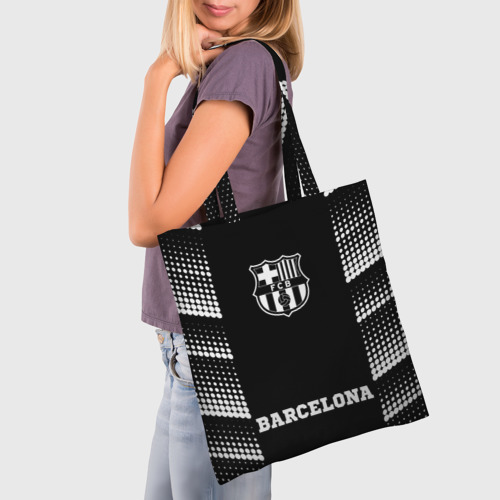 Шоппер 3D с принтом Barcelona sport на темном фоне: символ, надпись, фото на моделе #1