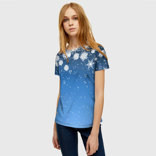 Женская футболка 3D с принтом Снежный узор на синем фоне, фото на моделе #1