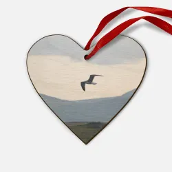 Деревянная игрушка Сердце Чайка над холмами