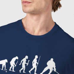 Футболка с принтом Эволюция в хоккей для мужчины, вид на модели спереди №4. Цвет основы: темно-синий