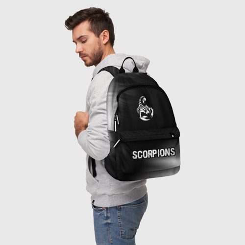 Рюкзак 3D с принтом Scorpions glitch на темном фоне: символ, надпись, фото на моделе #1