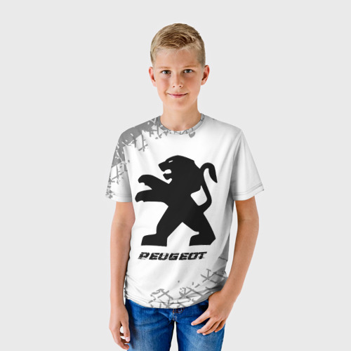 Детская футболка 3D с принтом Peugeot speed на светлом фоне со следами шин, фото на моделе #1