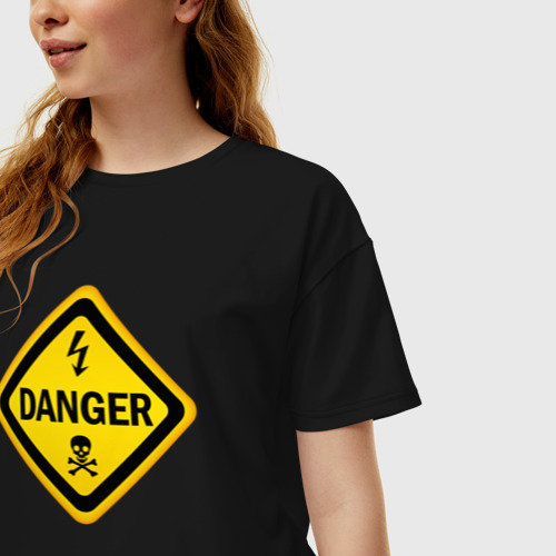 Женская футболка хлопок Oversize с принтом Знак - опасно для жизни, фото на моделе #1