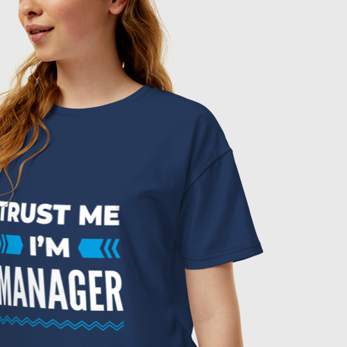 Женская футболка хлопок Oversize Trust me I'm manager, цвет темно-синий - фото 3