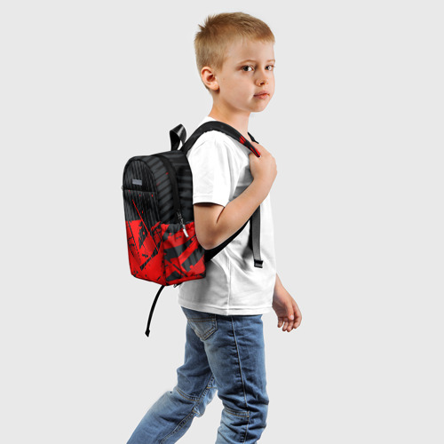 Детский рюкзак 3D с принтом Красные брызги на черном фоне, вид сзади #1