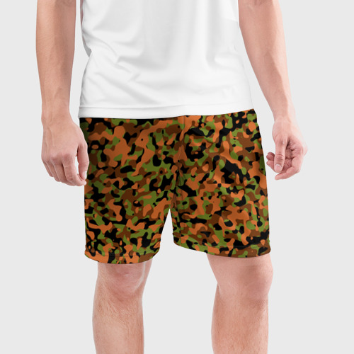 Мужские шорты спортивные с принтом Камуфляж осенний лес мелкий, фото на моделе #1
