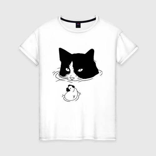 Женская футболка из хлопка с принтом Кот сидит в воде и сторожит утёнка, вид спереди №1