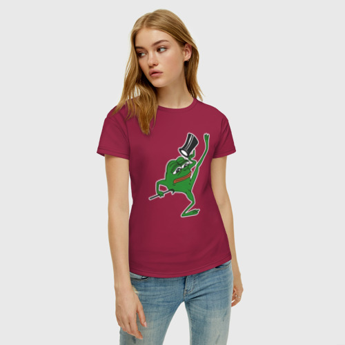 Женская футболка хлопок Лягушонок Пепе в танце, цвет маджента - фото 3