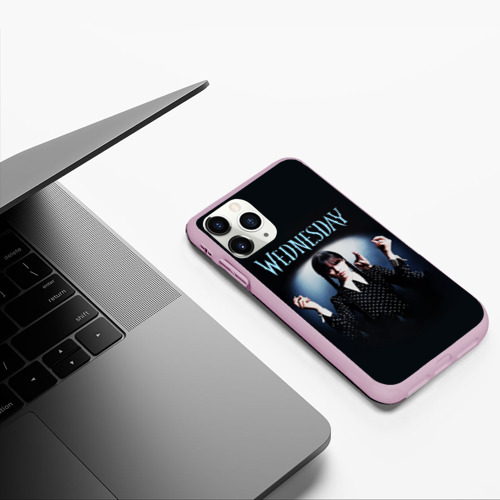 Чехол для iPhone 11 Pro матовый Уэнсдей и Вещь, цвет розовый - фото 5