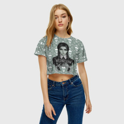 Женская футболка Crop-top 3D Уэнсдэй на фоне черепков - фото 2