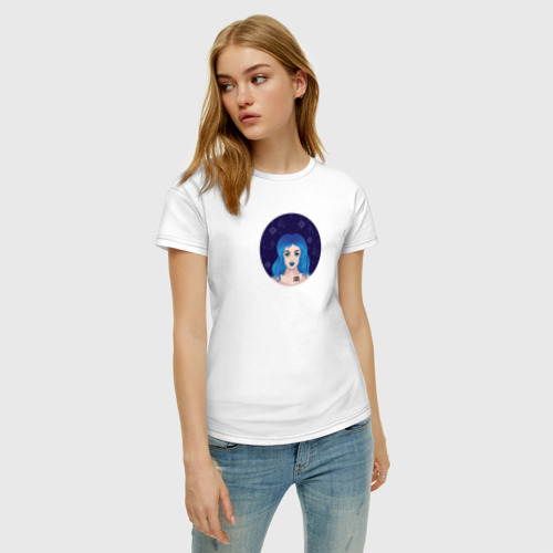 Женская футболка хлопок с принтом Девушка Водолей с голубыми волосами, фото на моделе #1