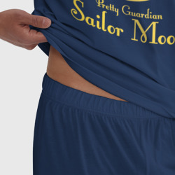 Пижама с принтом Sailor Moon gold для мужчины, вид на модели спереди №4. Цвет основы: темно-синий
