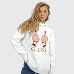Худи с принтом Два весёлых гуся — Gussi — fashion 2055 для женщины, вид на модели спереди №3. Цвет основы: белый