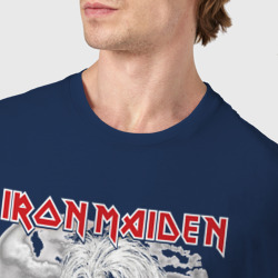 Футболка с принтом Iron Maiden Killers Album для мужчины, вид на модели спереди №4. Цвет основы: темно-синий