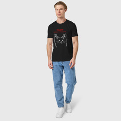 Футболка с принтом Rage Against the Machine рок кот для мужчины, вид на модели спереди №3. Цвет основы: черный