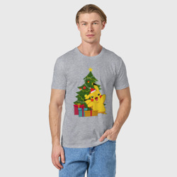 Мужская футболка хлопок Новогодний Пикачу и елка - фото 2