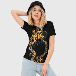 Женская футболка 3D Slim Поднятый вверх кулак, окруженный золотым пламенем - фото 2