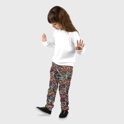 Брюки с принтом Палочки разноцветные для ребенка, вид на модели спереди №2. Цвет основы: черный