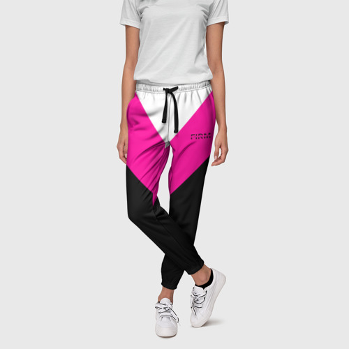 Женские брюки 3D с принтом FIRM черный с розовой вставкой, фото на моделе #1