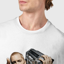 Футболка с принтом Eminem boombox для мужчины, вид на модели спереди №4. Цвет основы: белый