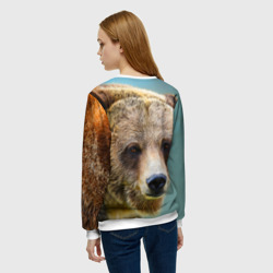 Свитшот с принтом Русский бурый медведь для женщины, вид на модели сзади №2. Цвет основы: белый