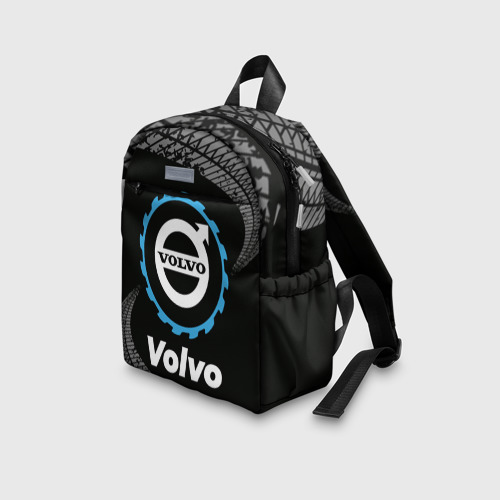 Детский рюкзак 3D с принтом Volvo в стиле Top Gear со следами шин на фоне, вид сбоку #3