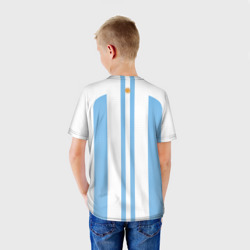 Футболка с принтом Сборная Аргентины ЧМ 2022 для ребенка, вид на модели сзади №2. Цвет основы: белый