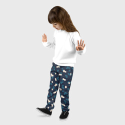 Брюки с принтом Круги белые и синие для ребенка, вид на модели спереди №2. Цвет основы: черный