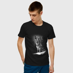 Мужская футболка хлопок Реалистичный волк воет на луну  - фото 2