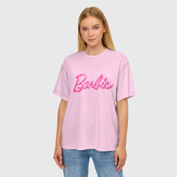 Женская футболка oversize 3D Барби - логотип на клетчатом фоне - фото 2