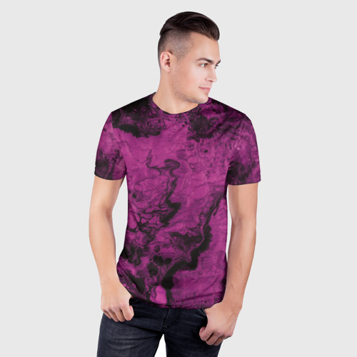 Мужская футболка 3D Slim с принтом Тёмно-розовые краски во тьме, фото на моделе #1