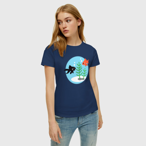 Женская футболка хлопок с принтом Золотые рыбы, фото на моделе #1