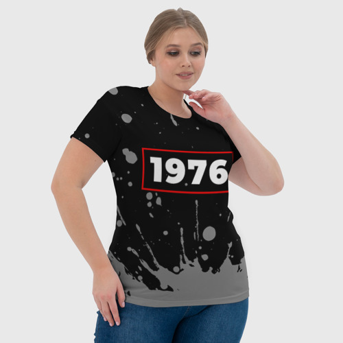 Женская футболка 3D с принтом 1976 - в красной рамке на темном, фото #4