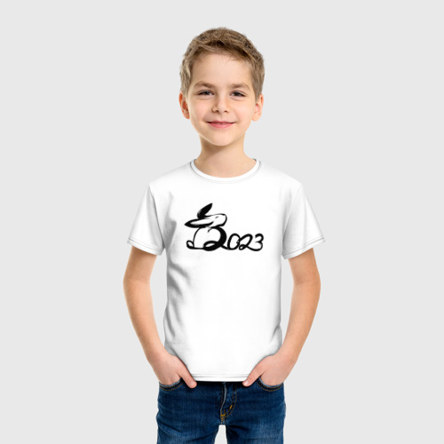 Детская футболка хлопок с принтом 2023 в виде кролика, фото на моделе #1