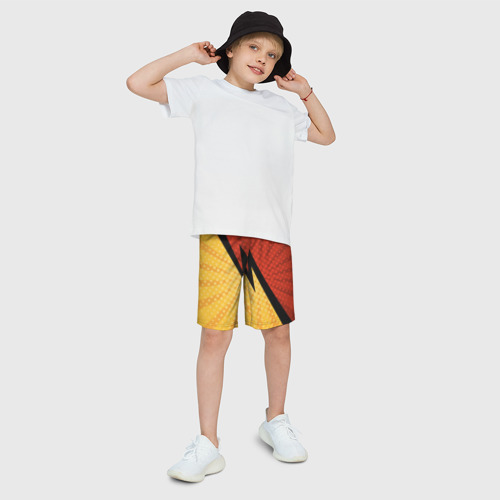 Детские спортивные шорты 3D с принтом Желтая красная молния, фото на моделе #1