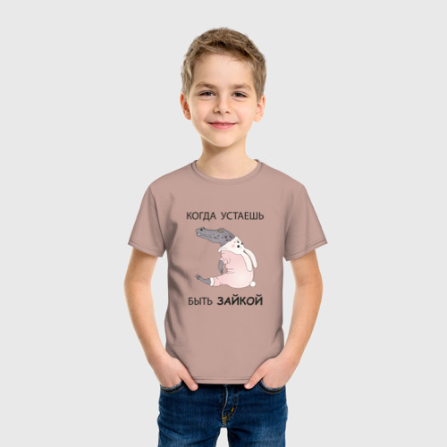 Детская футболка хлопок с принтом Крокодил в костюме зайчика- кролика, фото на моделе #1