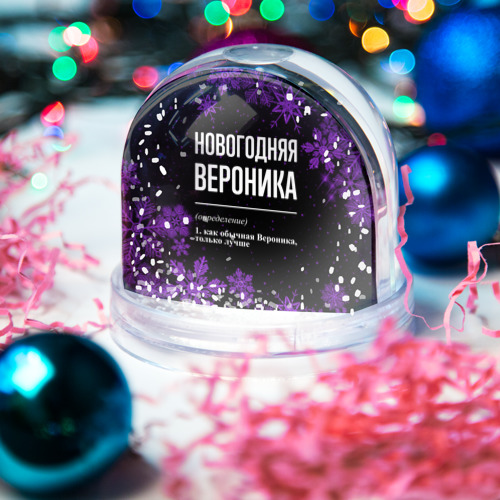 Игрушка Снежный шар Новогодняя Вероника на темном фоне - фото 3