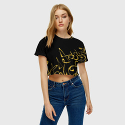 Женская футболка Crop-top 3D Золотая каллиграфия на черном фоне - фото 2