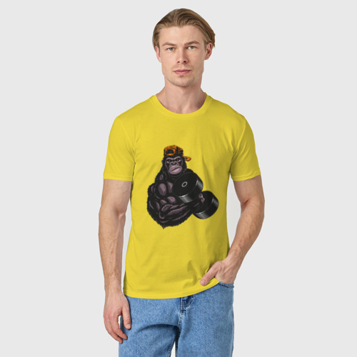 Мужская футболка хлопок с принтом Обезьяна с гантелей, фото на моделе #1