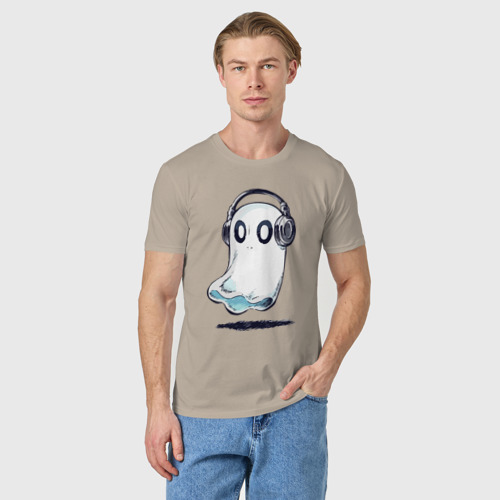 Мужская футболка хлопок с принтом Прикольный призрак в наушниках, фото на моделе #1
